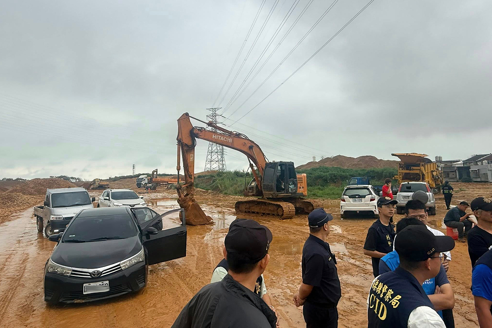 苗栗通霄社區遭泥流灌入　縣府重罰業者、移送地檢署 7