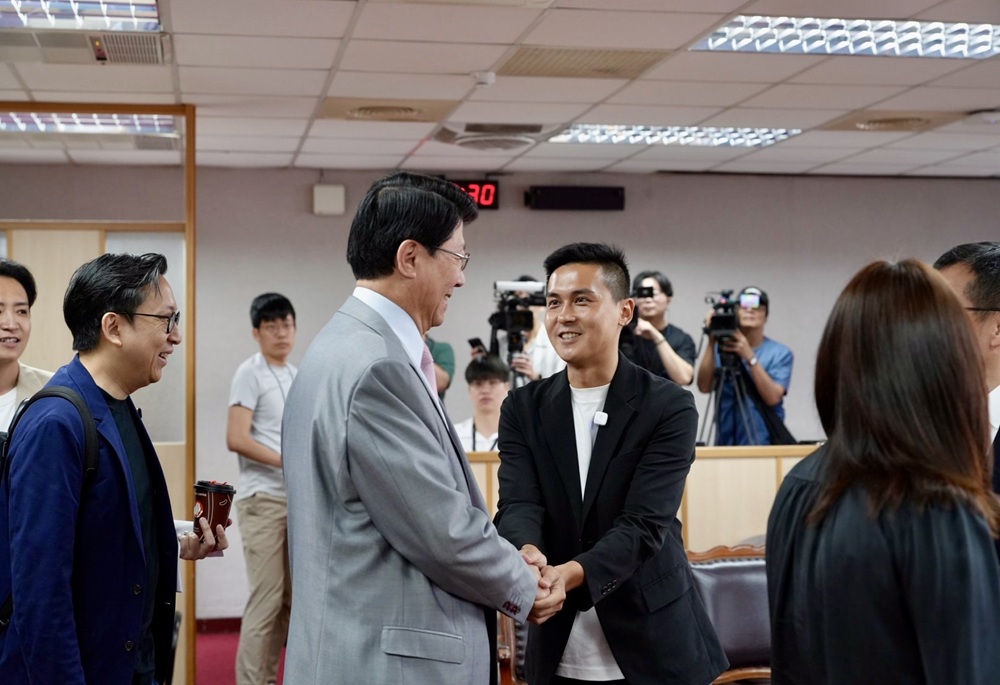 近30名藍委現身力挺正藍軍何元楷　羅智強讚：不會為上通告賺錢背刺同志