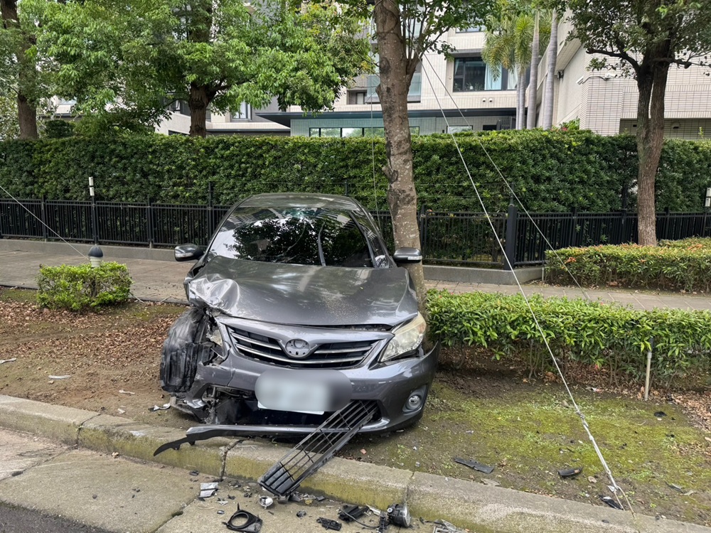 追緝詐欺嫌犯　開車衝撞偵防車氣囊爆開仍逮2人