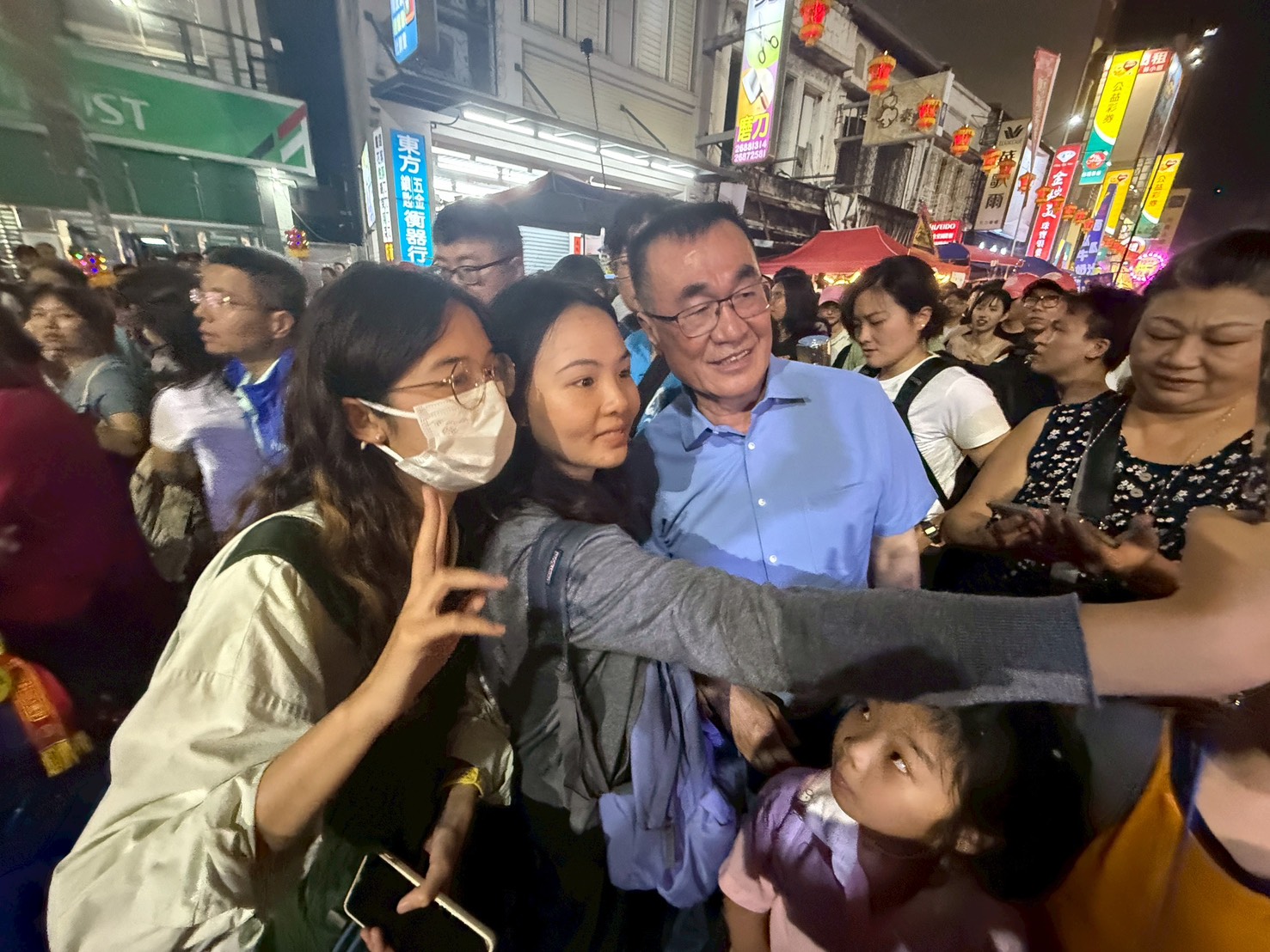 李四川現身大甲媽遶境隊伍　信眾驚喜直呼：是川伯！ 3