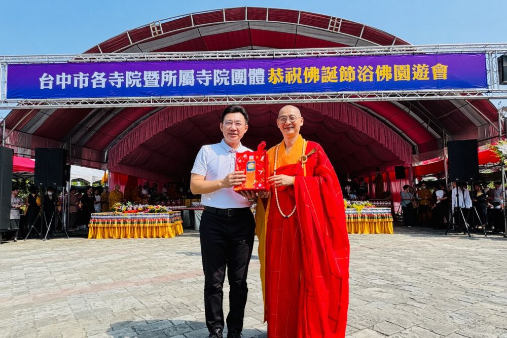 政界齊聚台中公園　佛誕節浴佛活動展現宗教凝聚力 11
