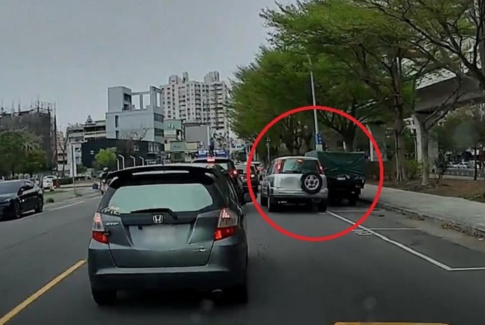 擋風玻璃有神秘紙條　熱心目擊者要幫忙揪肇逃嫌犯