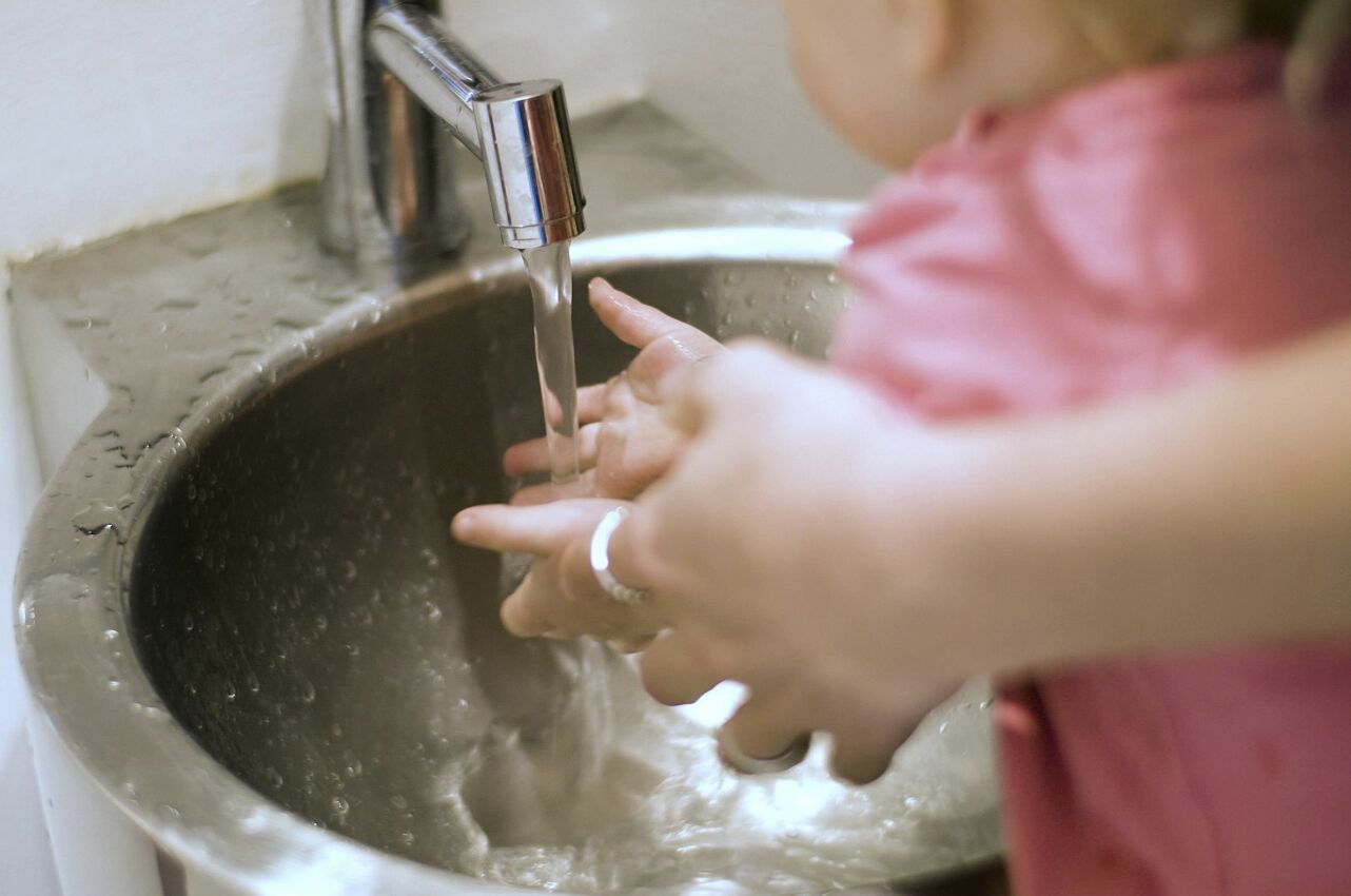 腸病毒估6月爆高峰！   兩大兒醫學會發聲「7年沒大流行」重症風險增