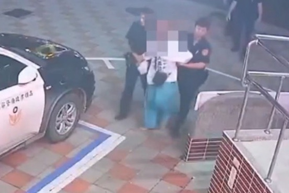 不滿被開單　67歲男派出所前靜坐突衝躺道路再罰500元