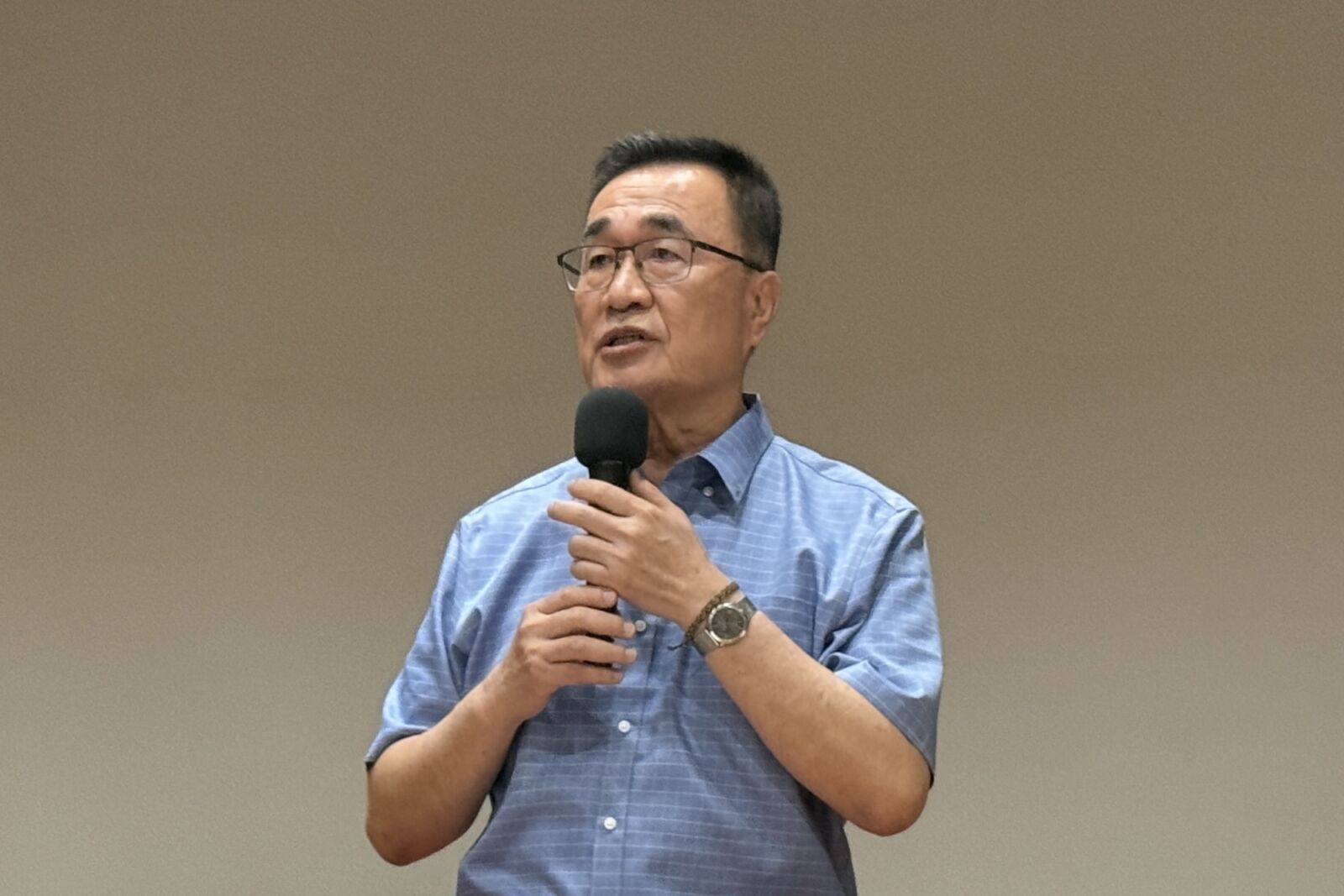 遭正妹假帳號反串吹捧　李四川「拒絕假好評」：請停止爛招