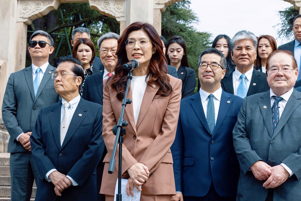 砲轟毒瘤「求真」假老二民調　朱凱翔大酸國民黨賤不賤？