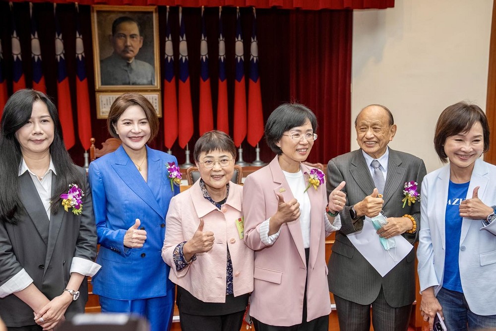 接棒蘇巧慧任厚生會長　陳菁徽預告力推跨黨派合作、成立2委員會 17