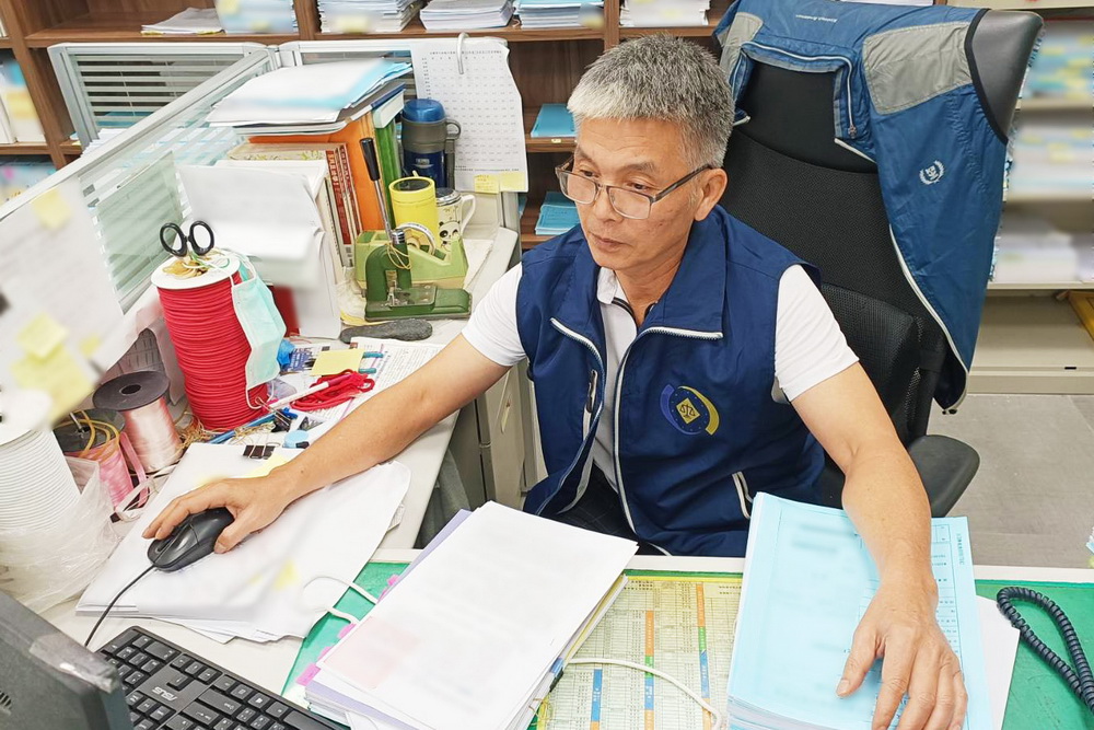 欠勞健保費營造公司擁百萬名車　書記官扣押工程款奏效