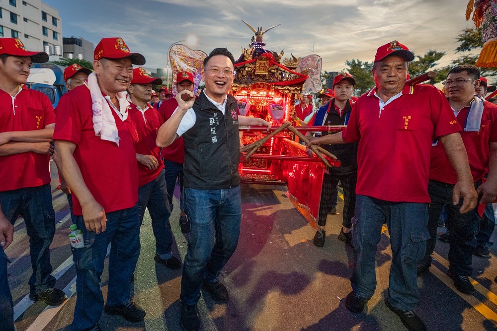 草漯保障宮媽祖進香回鑾　蘇俊賓扛老祖神轎傳承百年遶境文化