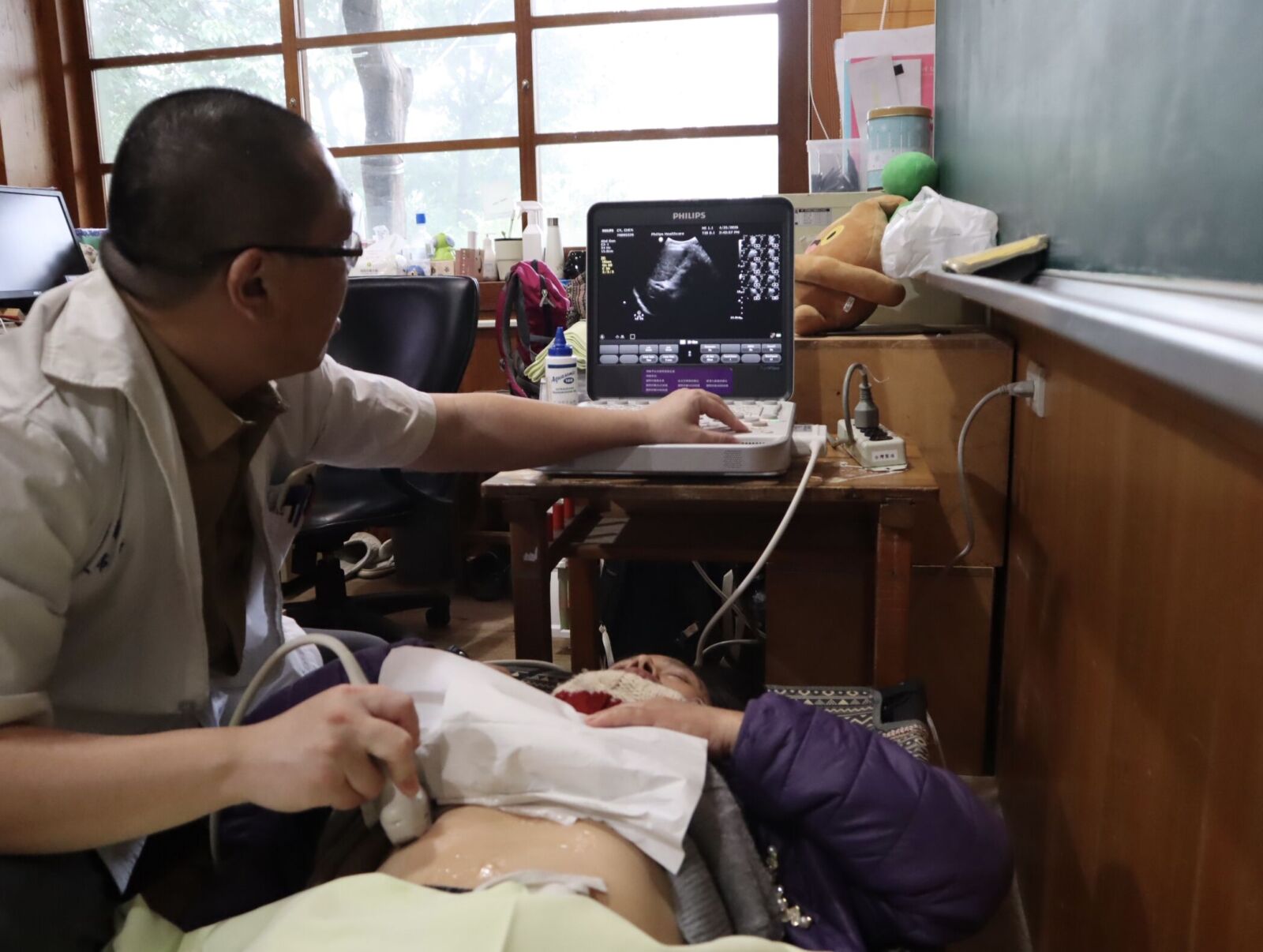 馬偕醫尖石鄉義診救命！  姐妹倆不菸不酒竟特殊PBC病例