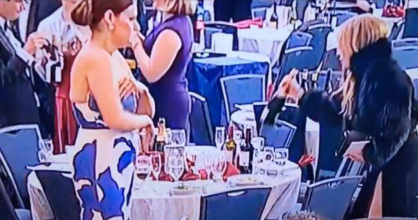 白宮記協晚宴槍擊賓客驚逃！皮草女「趁亂偷酒」全被拍　畫面曝光兩派戰翻