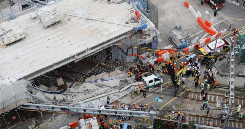 高架橋拆到一半突崩塌　韓國首爾爆工安意外3死3傷