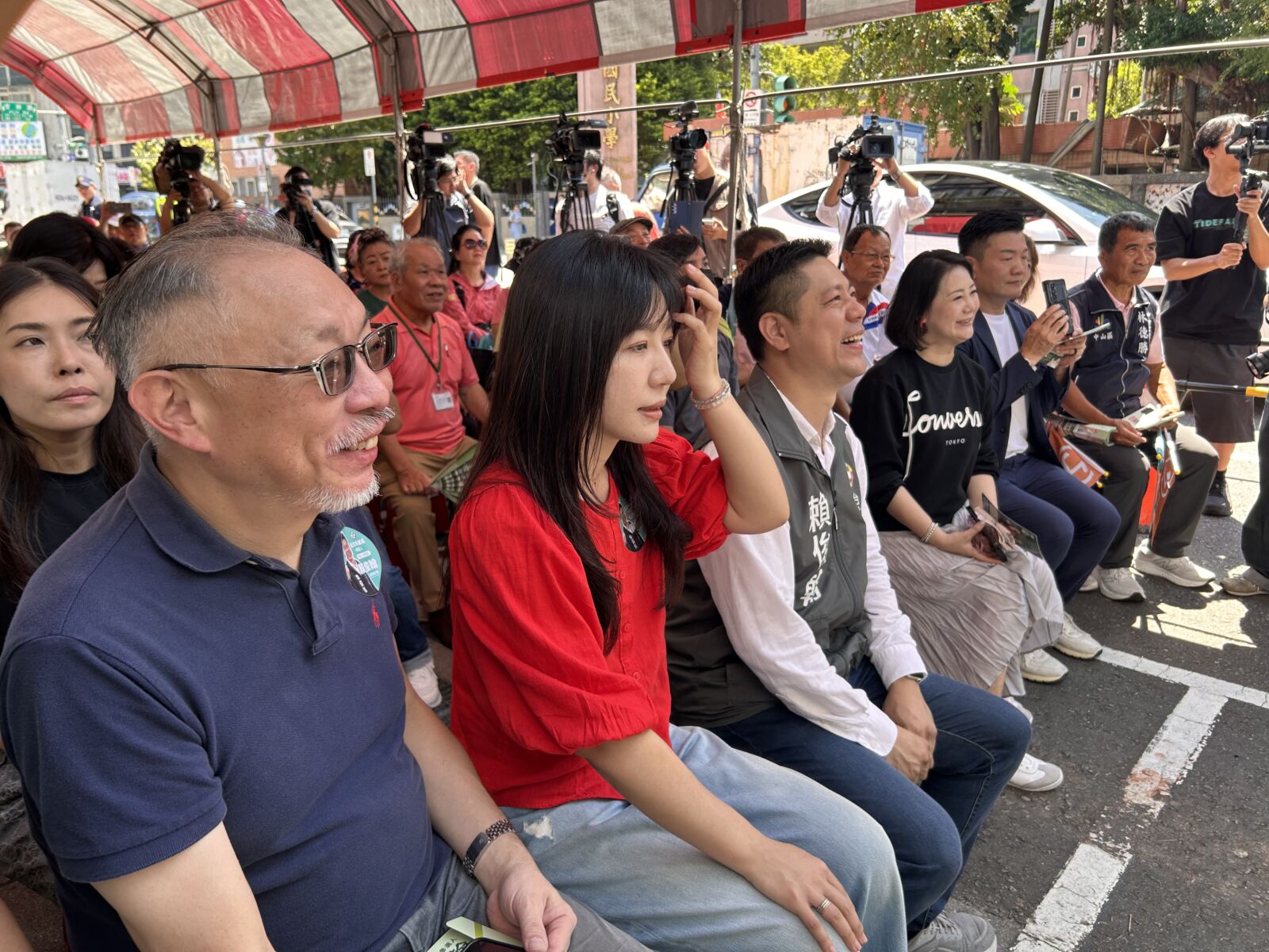 王世堅子弟兵競總成立未見花籃及本人　賴俊翰：有送邀請卡各自行程都相當繁忙