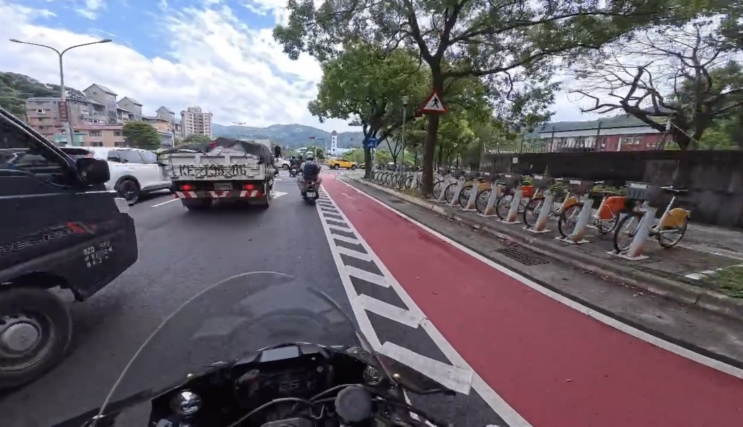 台北市至善路交通標線紊亂釀車禍 陳怡潔:不能把市民安全當成試驗品 12 台北市至善路交通標線紊亂釀車禍 陳怡潔:不能把市民安全當成試驗品 11