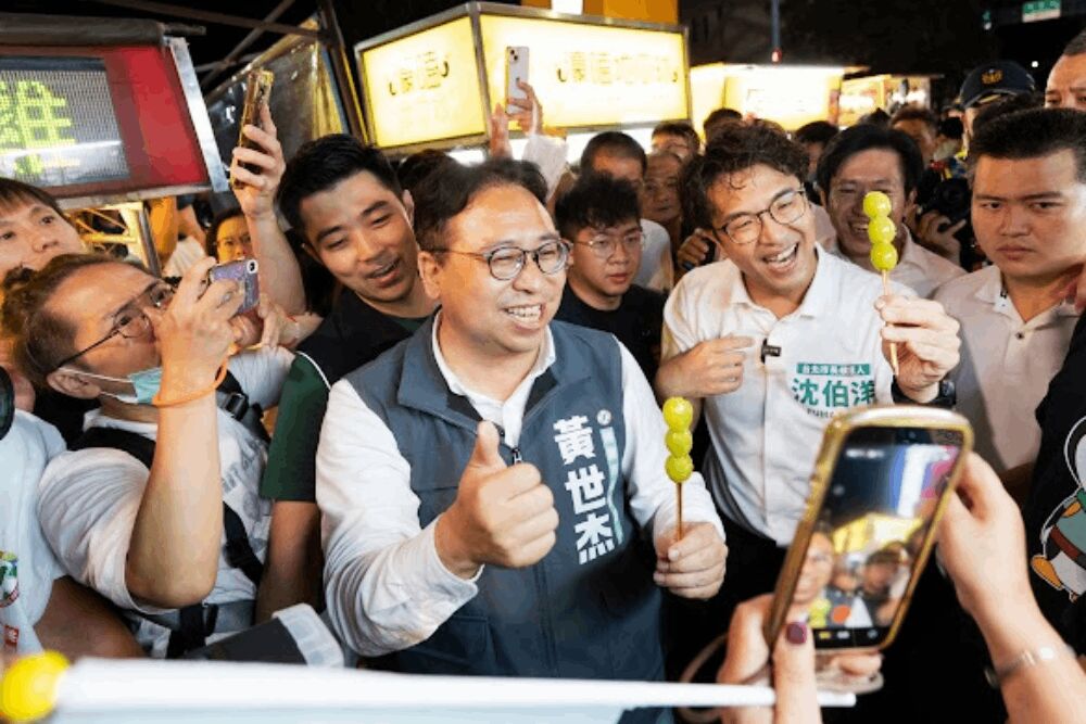 「洋流」吹進桃園？　黃世杰合體學弟沈伯洋夜市掃街