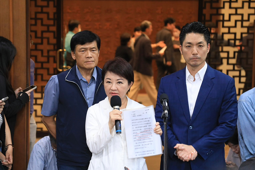 鬍鬚張挺蔣萬安遭網友抵制　盧秀燕嘆「台灣民主倒退」：人人有權表態