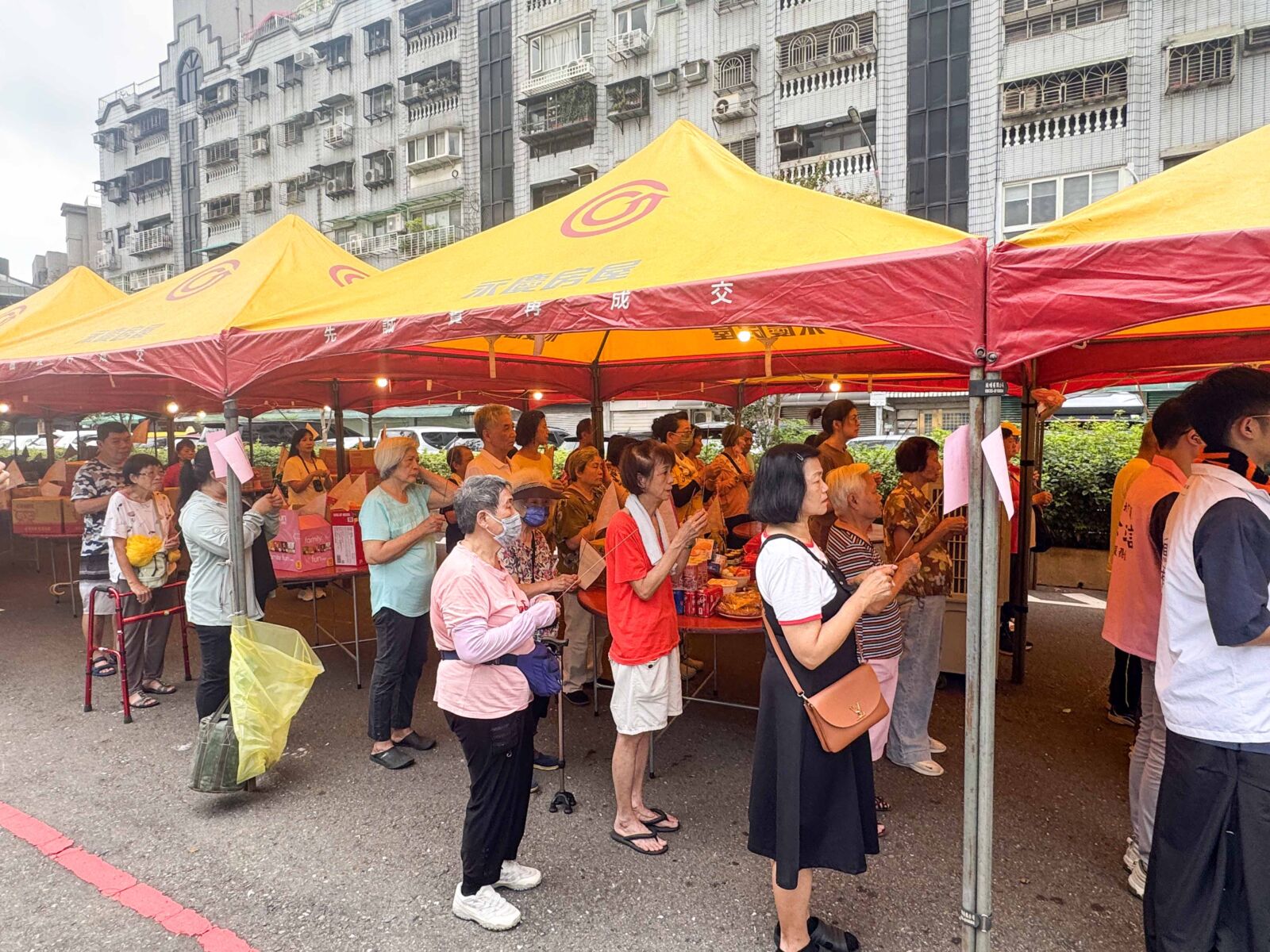 永慶房屋支援雙北逾4300場中元普渡　萬頂帳篷守護祭拜現場