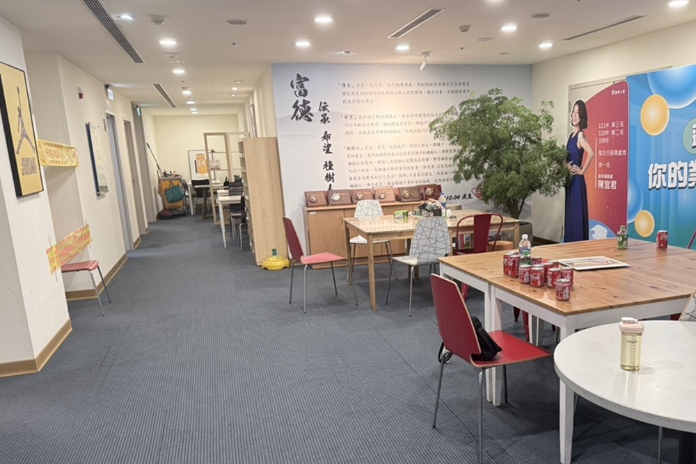 雙刀男闖進保險公司　砍殺業務員雙雙重傷送醫