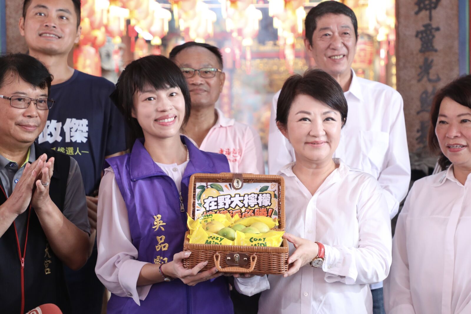 送檸檬派諧音在野聯盟　盧秀燕、黃敏惠組「學姐助選團」赴嘉義挺吳品叡