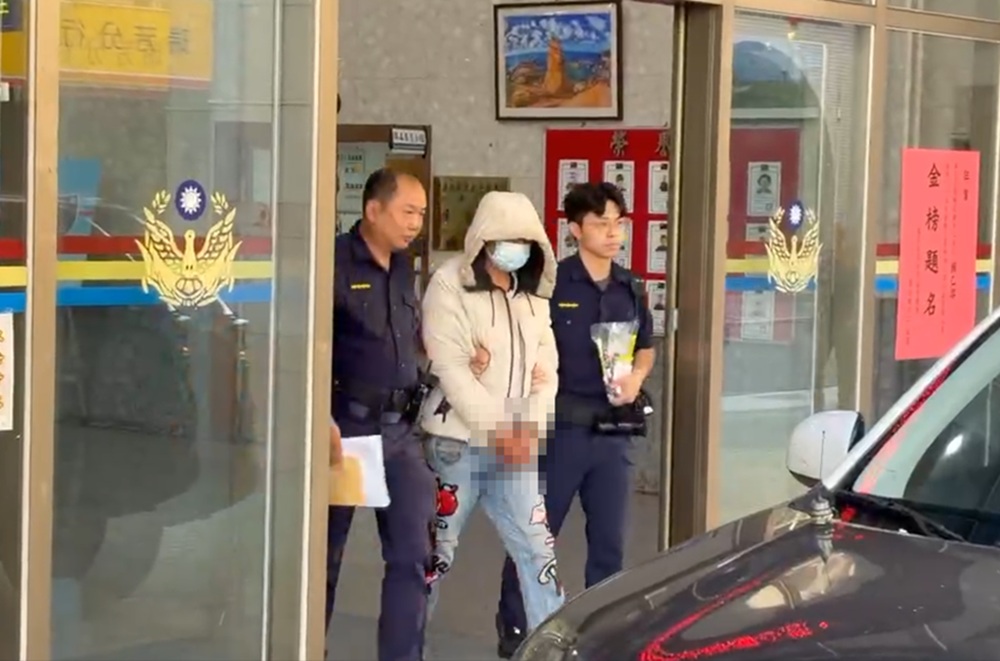 背包裏有改造手槍　巡邏警機警逮45歲男還涉藏安毒