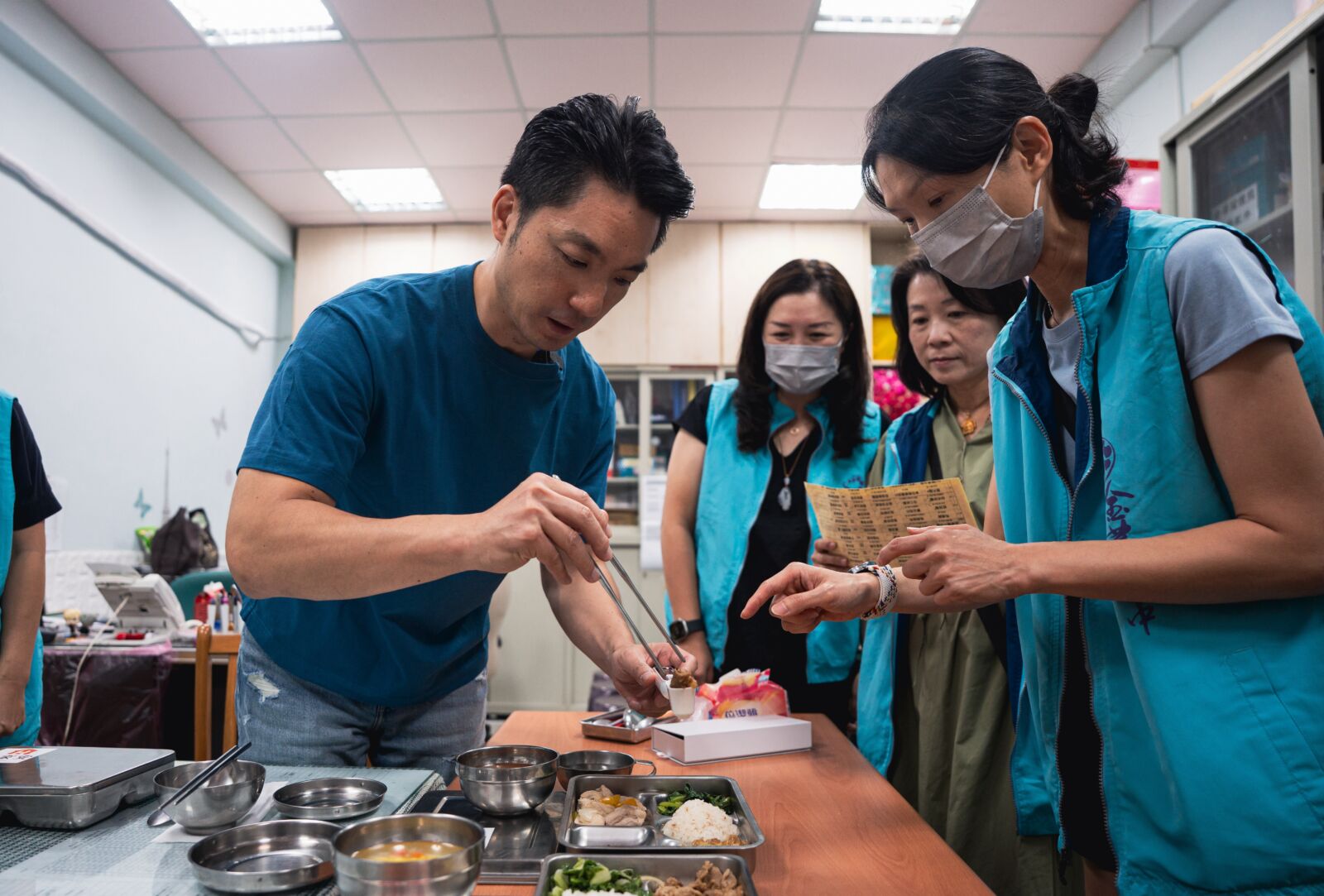 蔣萬安拿鹹度儀測營養午餐竟遭酸　楊植斗批簡舒培刻意找碴、為反而反