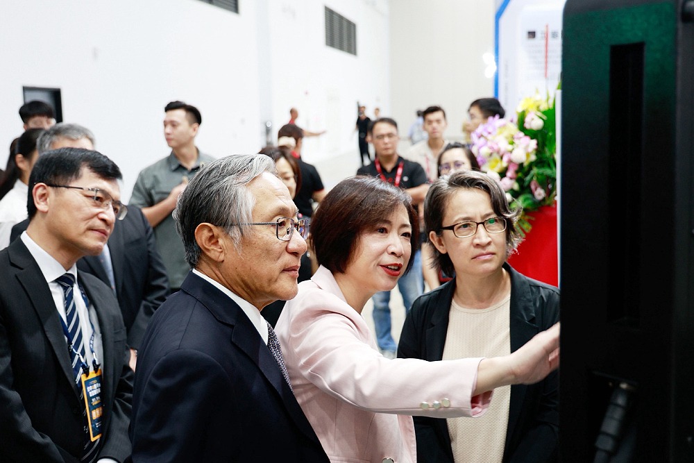 何欣純合體蕭美琴爭取「無人載具中心」　江啟臣競選影片展台中佈局世界雄心