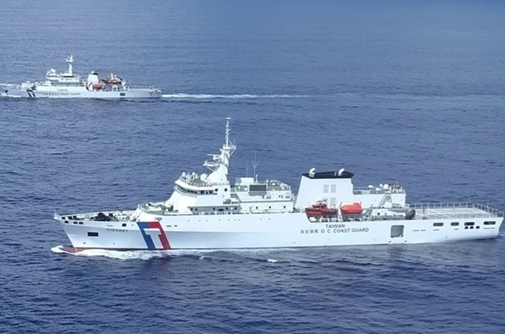遠航訓練暨海巡外交任務　嘉義艦與澎湖艦航抵帛琉