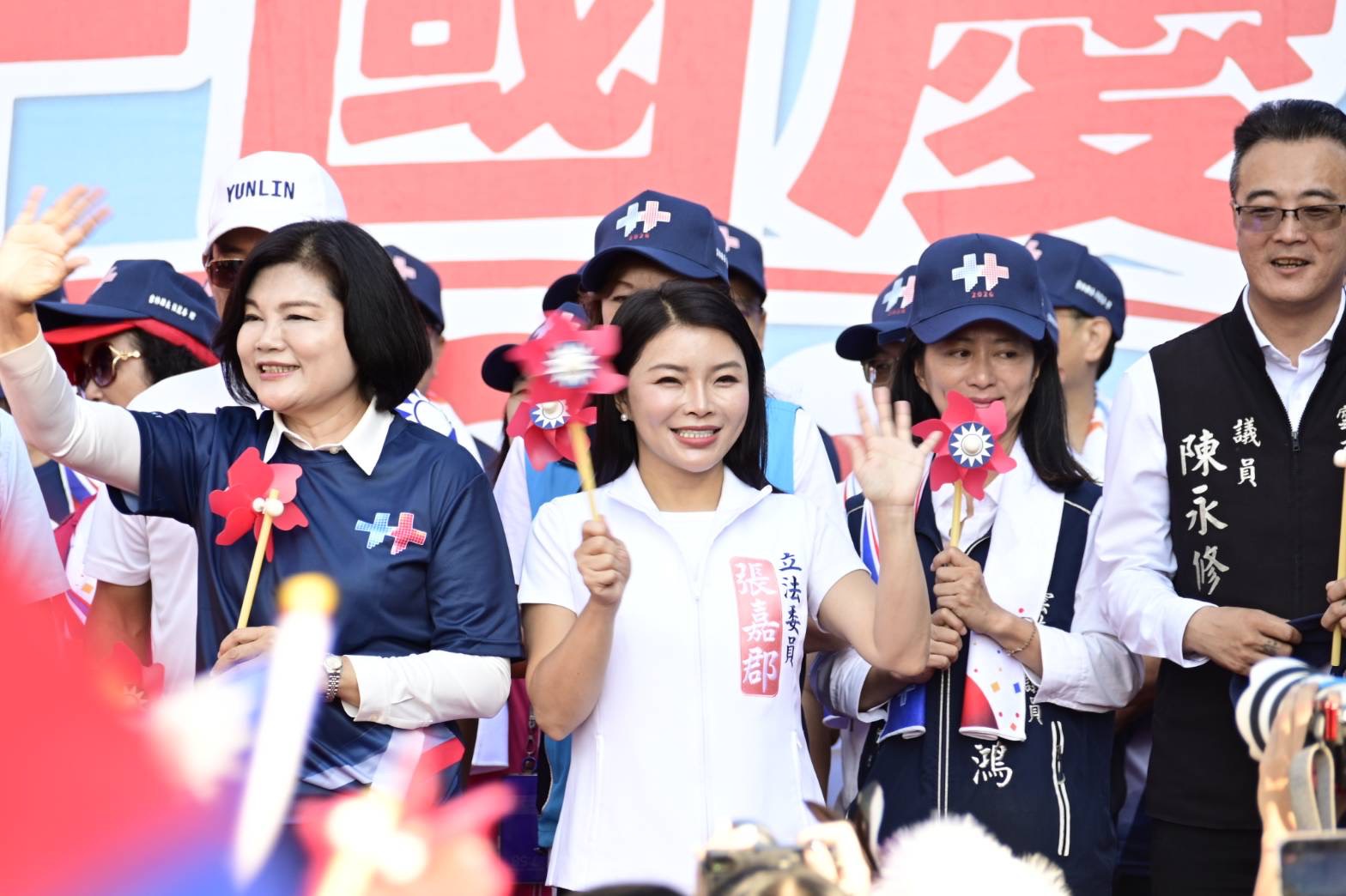張麗善最後一次主持國慶交棒意味濃　張嘉郡偕千名鄉親活力齊聚