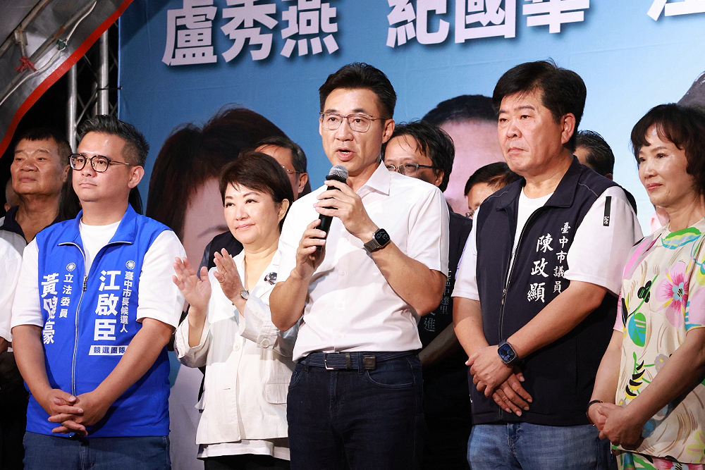 盧秀燕出席北區問政說明會力挺　江啟臣拋YouBike「袋鼠車」超吸睛