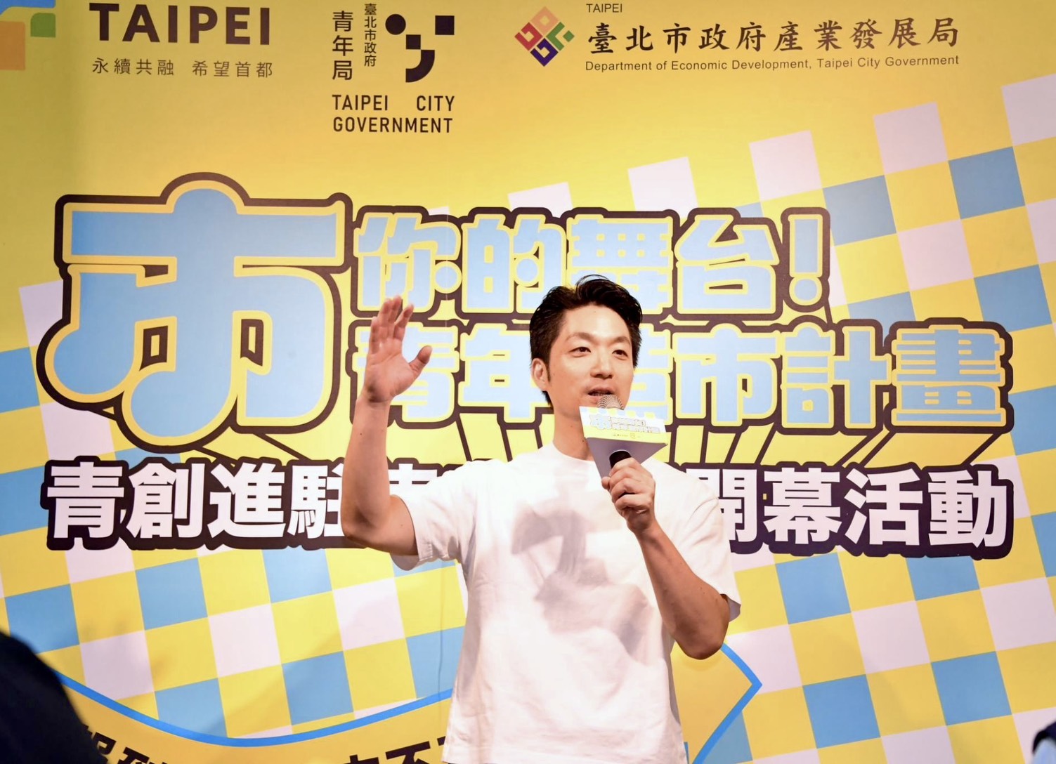 沈伯洋稱AI產業到底要串什麼？　蔣萬安競辦：難掩政策無知