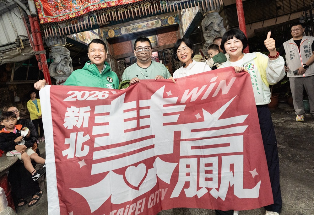 民眾自製「慧贏」大旗夜市揮舞　蘇巧慧推國際級表演廳帶動林口發展