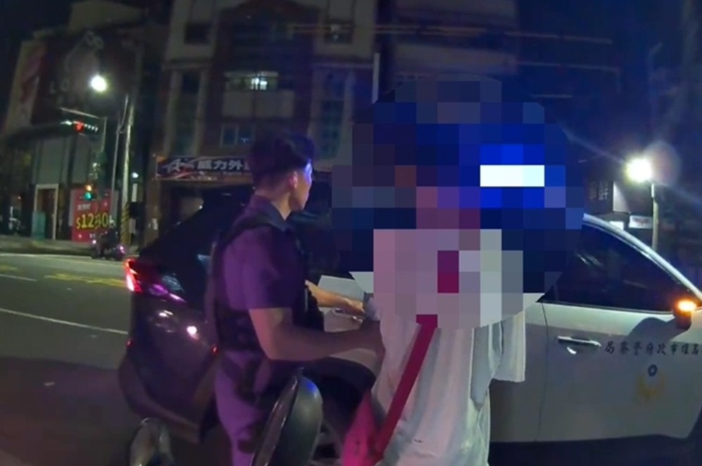 深夜街頭徘徊被逮　44歲通緝犯抱怨買不到鹹酥雞