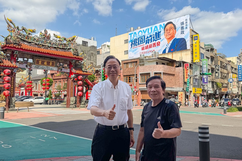 桃園選戰不一樣！3萬市民進場力挺　張善政競選看板走手繪電影風