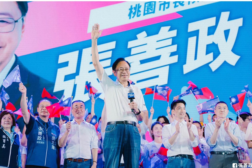 桃園選戰不一樣！3萬市民進場力挺　張善政競選看板走手繪電影風 15