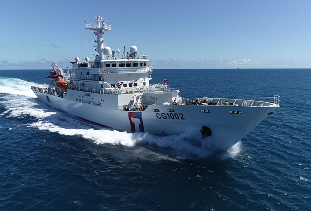 中國發動多線海域侵擾　海巡艦艇4地全程監控強勢驅離