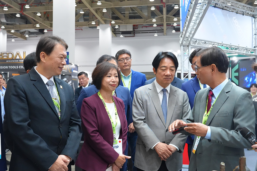 賴清德允諾會展中心二期60億中央全額負擔　何欣純再爭取水湳捷運支線