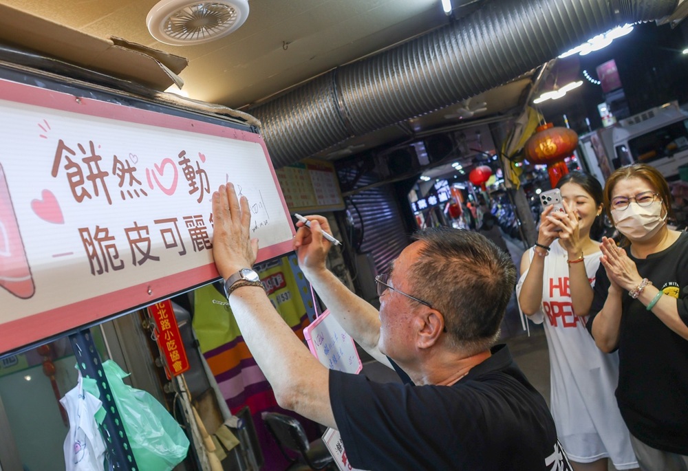 新北店家貼李四川合照遭揚言抵制　蘇巧慧呼籲支持者理性