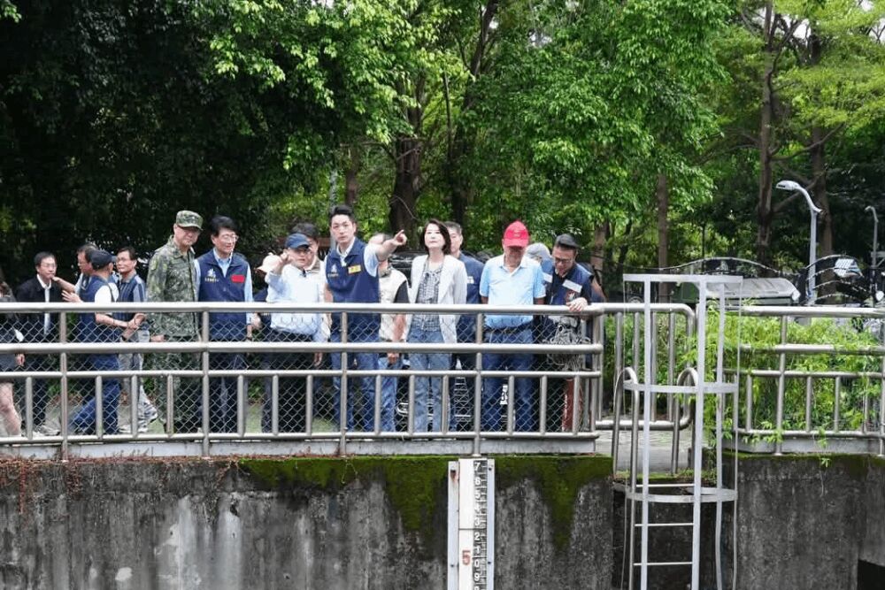 蔣萬安防颱視察竟遇里長失控鬧場　鍾沛君還原現場1句酸爆