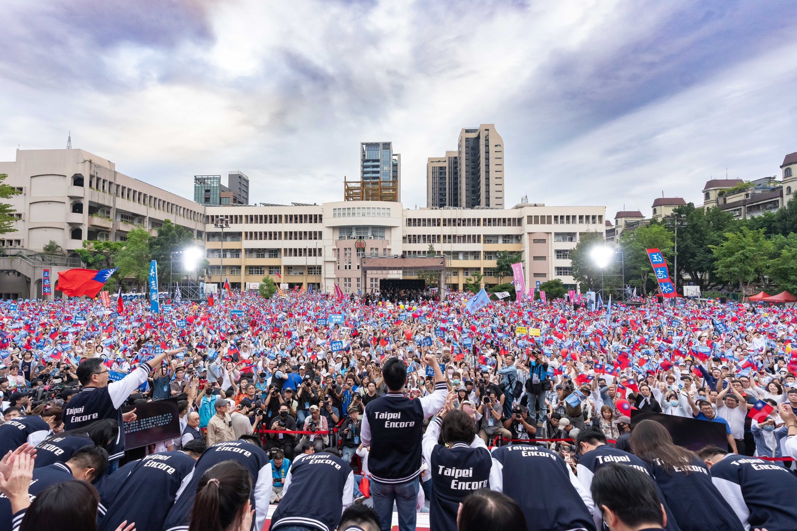 蔣萬安沈伯洋五五波PK戰　學者剖析藍營「V型反轉」2關鍵