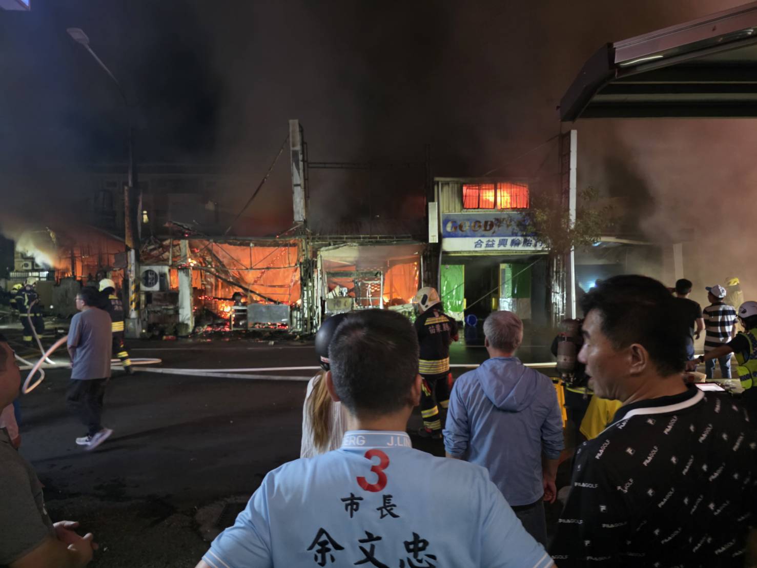 苗栗市中正路暗夜火警　余文忠趕赴現場關心救災