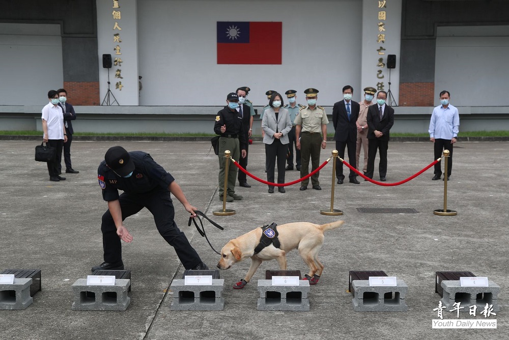 520後首發／總統視導憲指部 快反連數位迷彩塗裝機車首度曝光 17