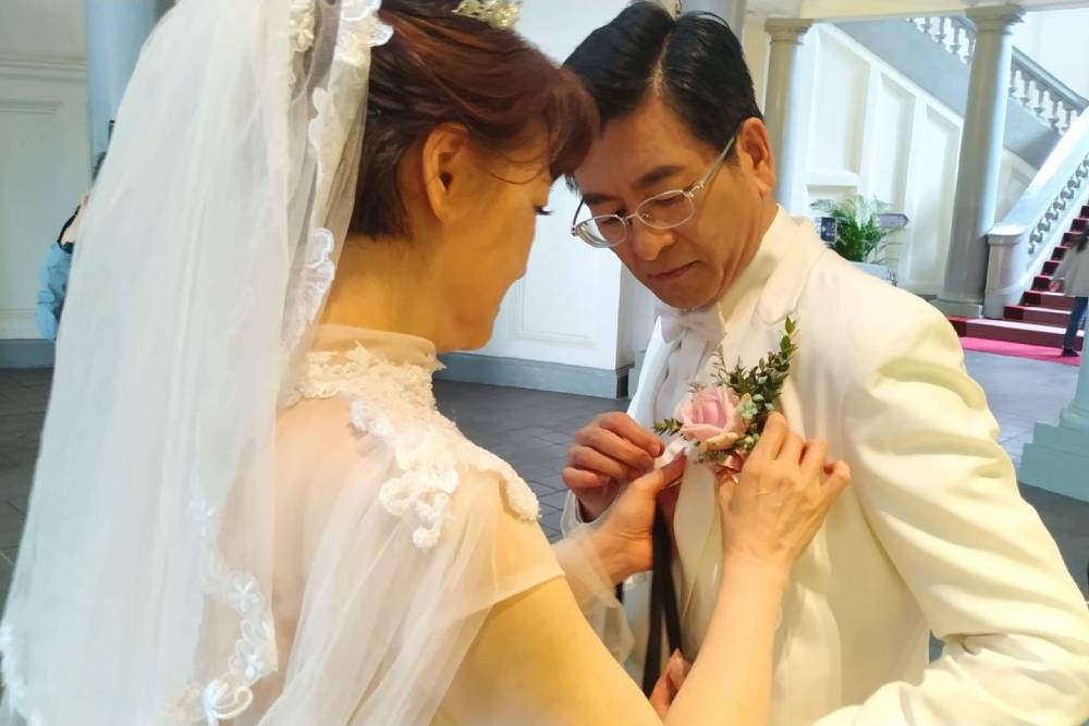 結婚30週年返監察院拍婚紗 副秘書長化身白馬王子幸福暖心 13