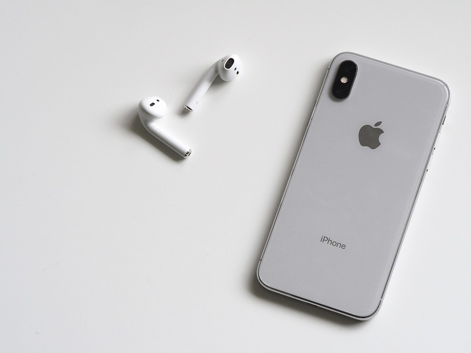 沒了手機耳機孔原本遭罵翻 但這卻成為了Apple的金雞母！