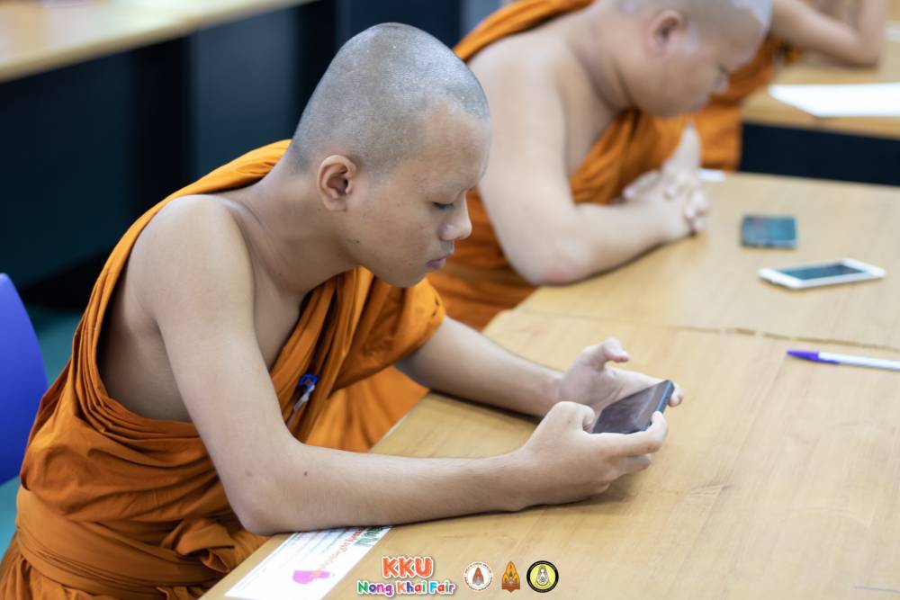 得罪方丈的下場是…3位泰國僧侶直接贏電競比賽給你看