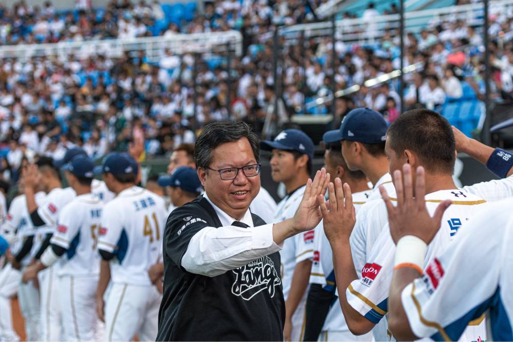 開完支票端牛肉！韓國瑜拋「大學生出國留學他負責」網友開酸：VR遊學？ 37