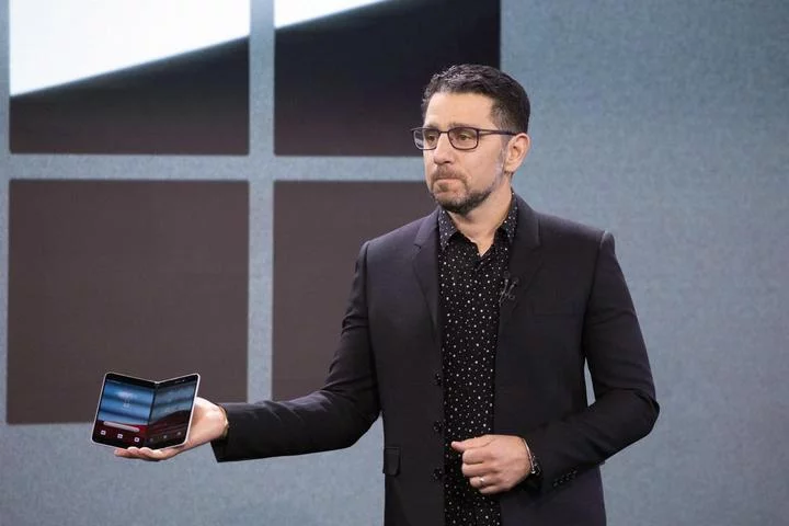要正面迎戰微軟Surface Duo？三星傳有意推出雙螢幕摺疊機