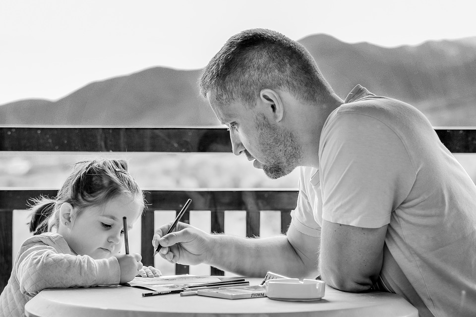 顛覆嚴父形象  研究：照顧孩子「爸爸比媽媽有更多幸福感」