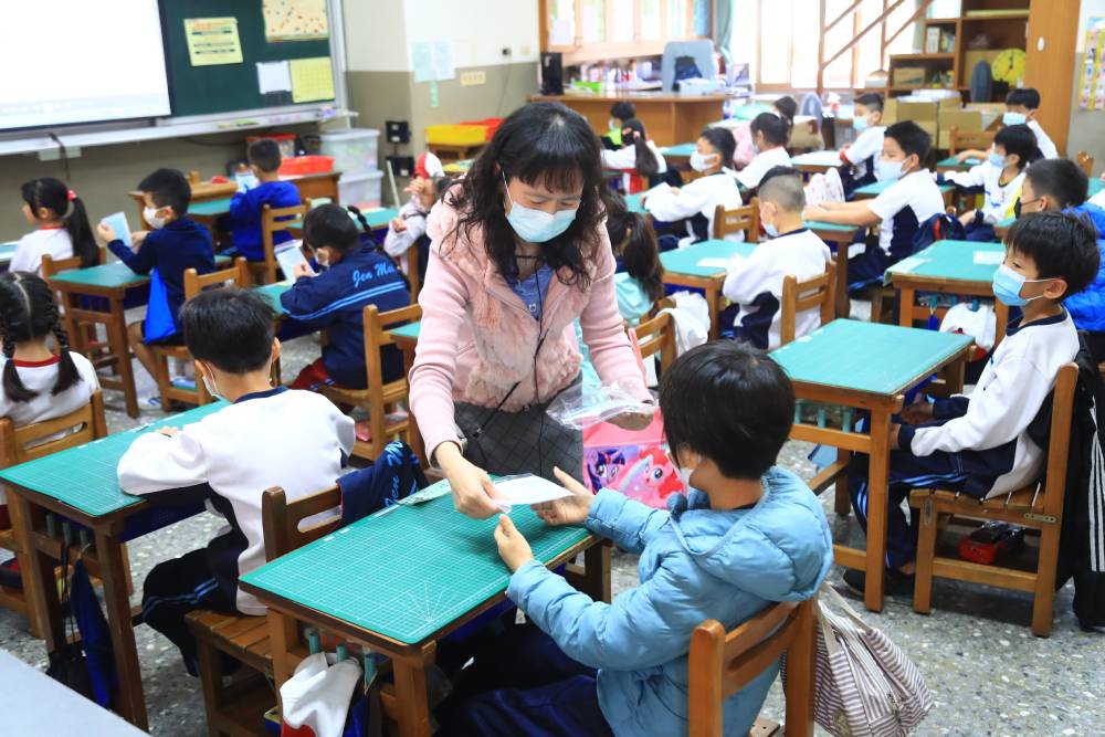 開學日！盧秀燕：台中市學校防疫物資齊備