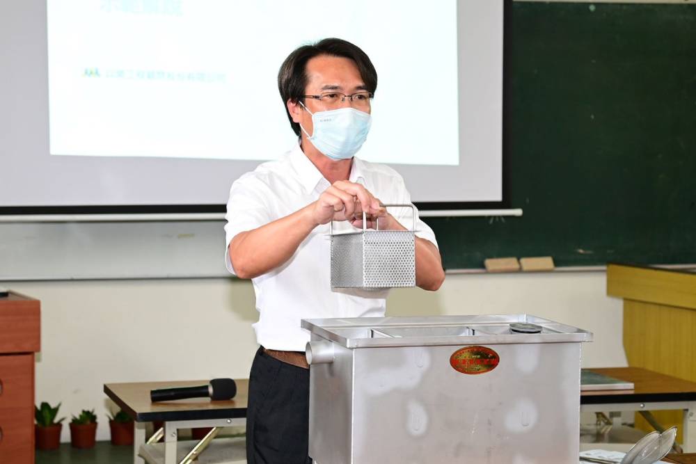 台中東大溪上游商圈店家推廣安裝油脂截留器