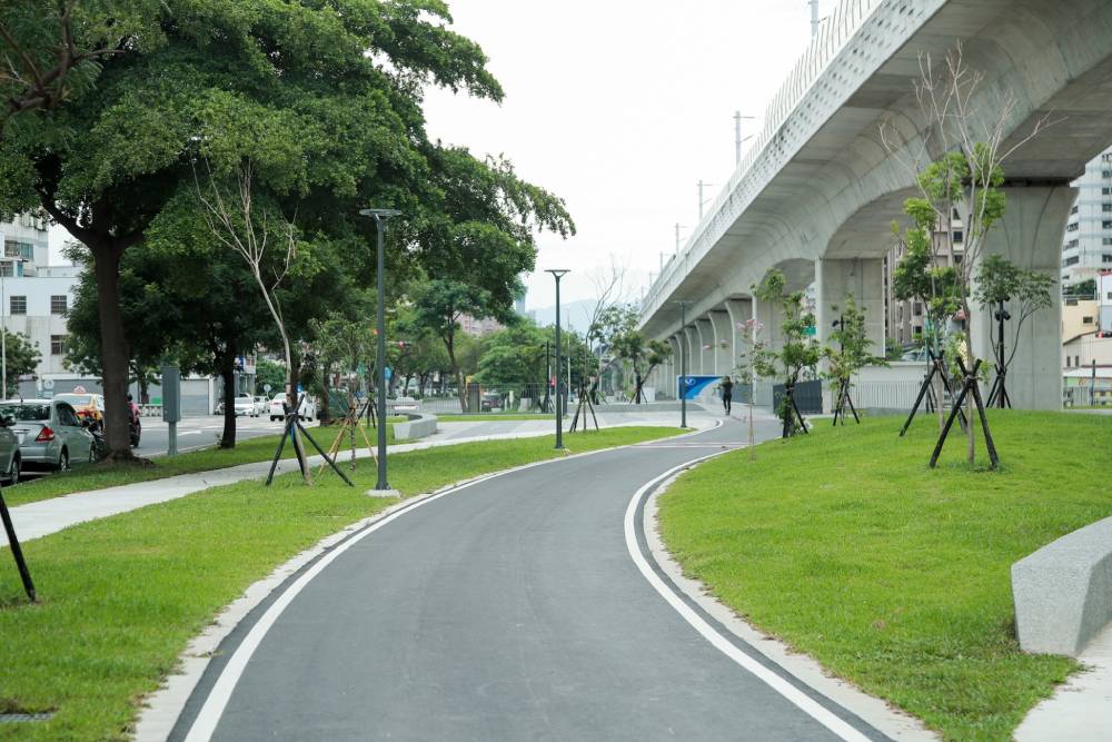 台中市區原舊鐵道完成綠空廊道美化 11